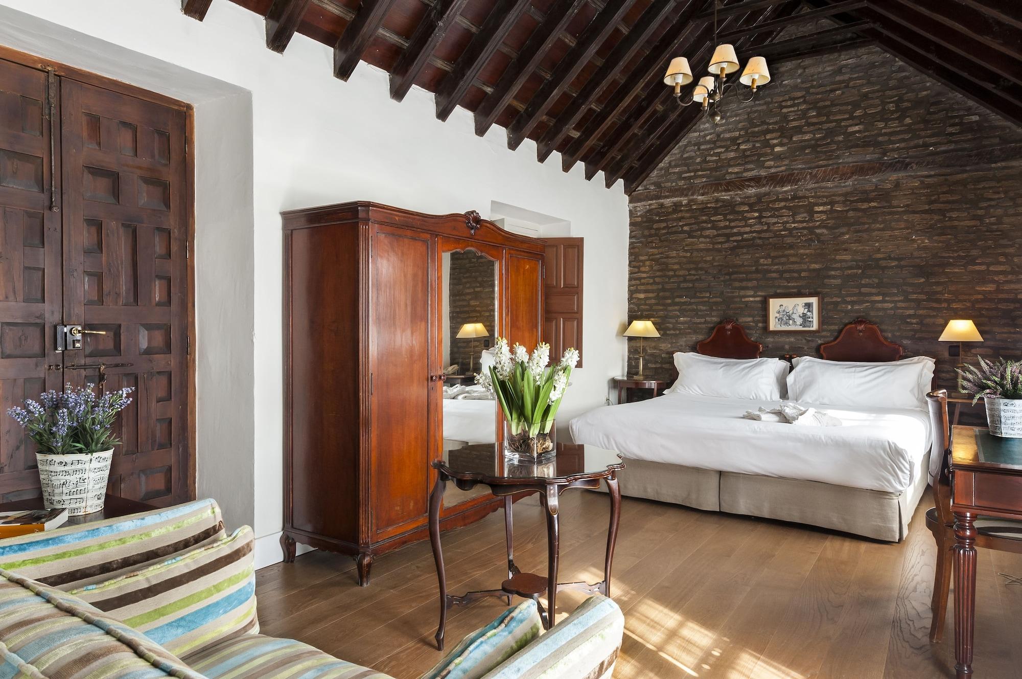 Amadeus Hotel 4*