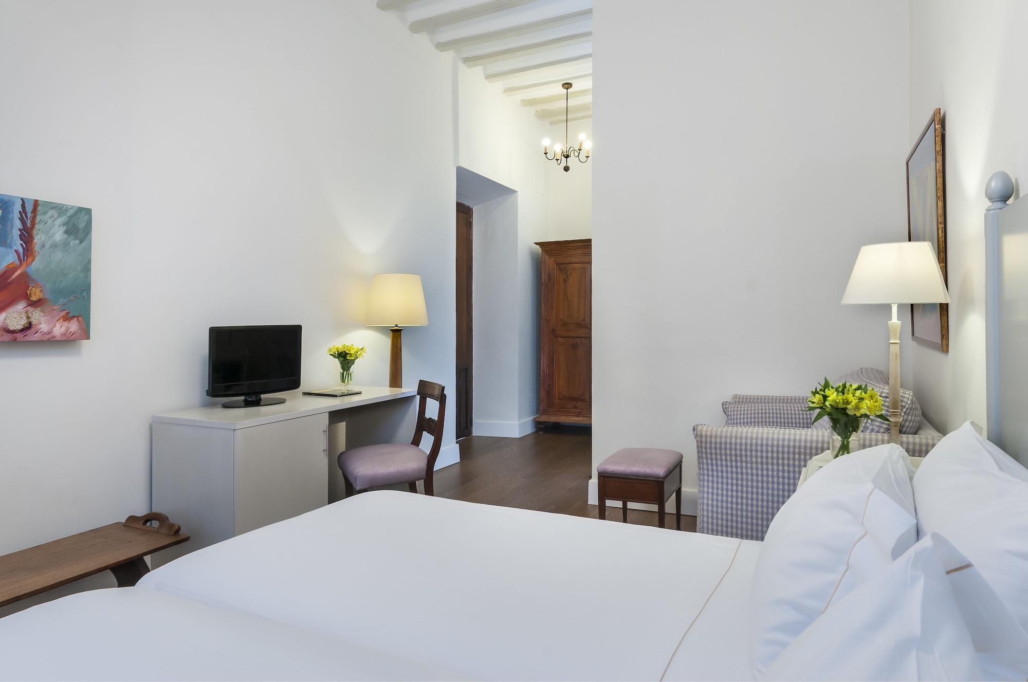 Amadeus Hotel 4*