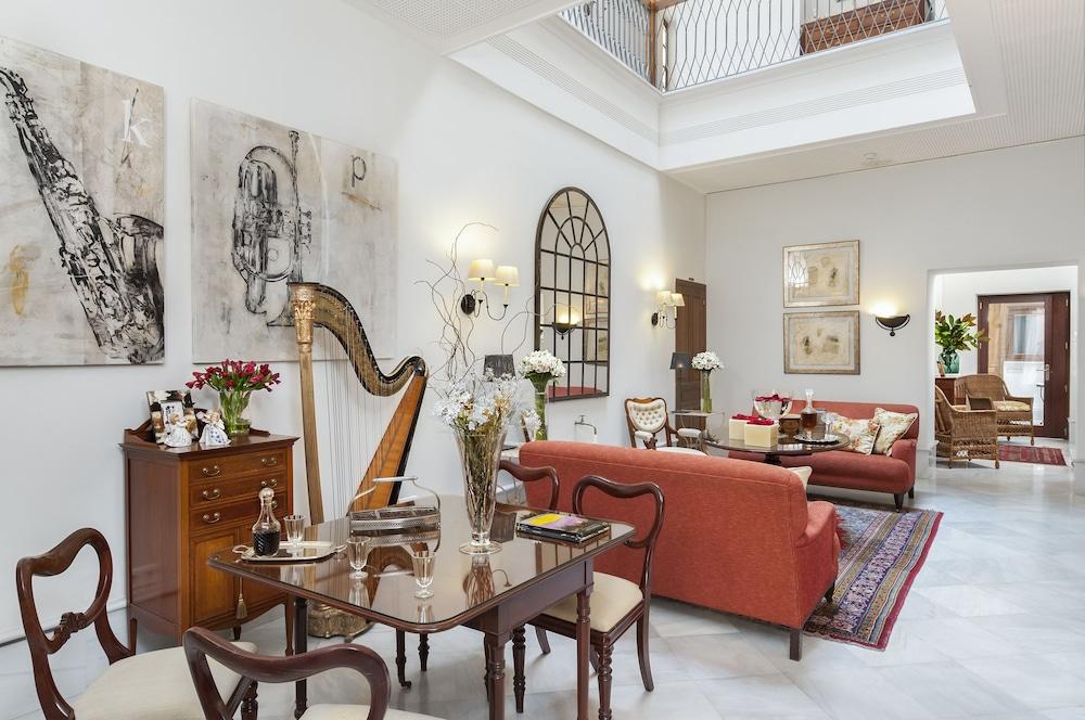 Amadeus 4* Sevilla
