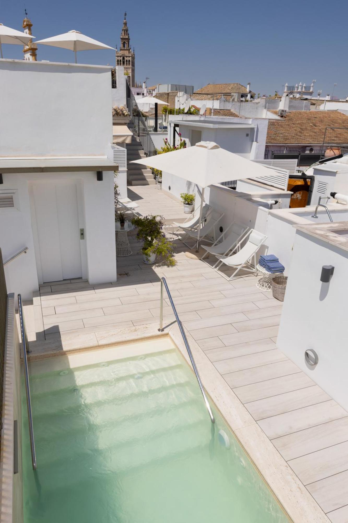Amadeus Hotel 4*